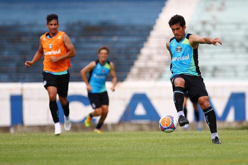 Riveros est&aacute; suspenso para a pr&oacute;xima partida, contra o Vit&oacute;ria