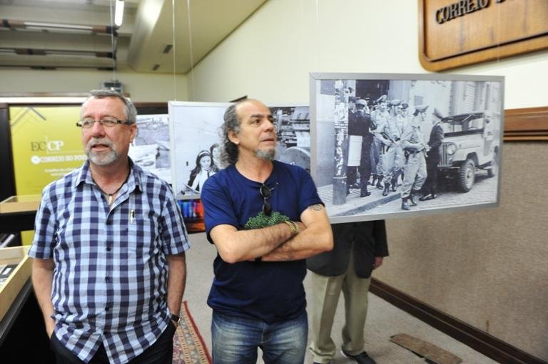 O patrono da Feira, Airton Ortiz, e o presidente da C&acirc;mara do Livro, Marco Cena, foram os primeiros a visitar o espa&ccedil;o