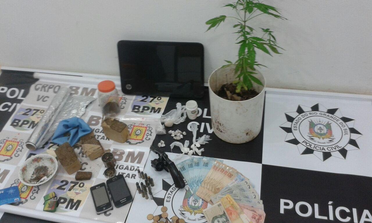 BM tamb&eacute;m apreendeu drogas, dinheiro e um rev&oacute;lver