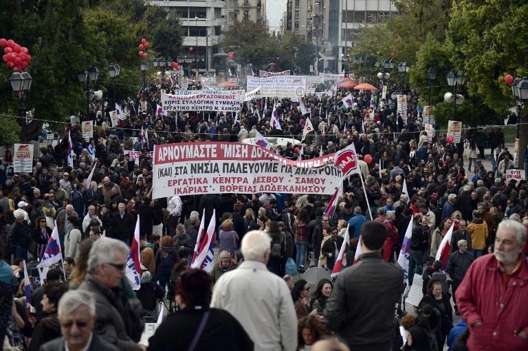 Protesto contra a austeridade na Gr&eacute;cia re&uacute;ne 25.000 pessoas  