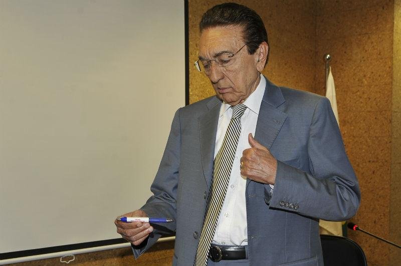 Lob&atilde;o deve deixar Minist&eacute;rio de Minas e Energia