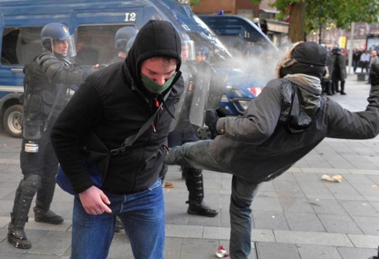 Fran&ccedil;a tem protestos violentos ap&oacute;s morte de ambientalista
