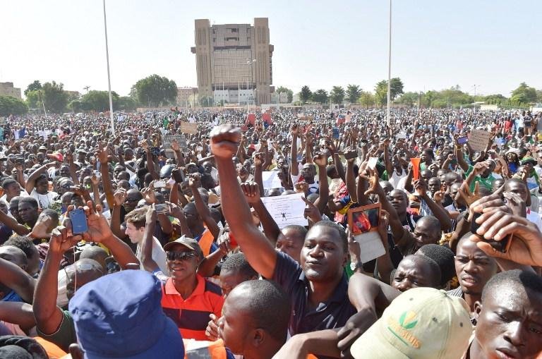 Mediadores internacionais pedem transi&ccedil;&atilde;o civil em Burkina Faso