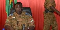 Militares de Burkina Faso abrem caminho para transição no regime 