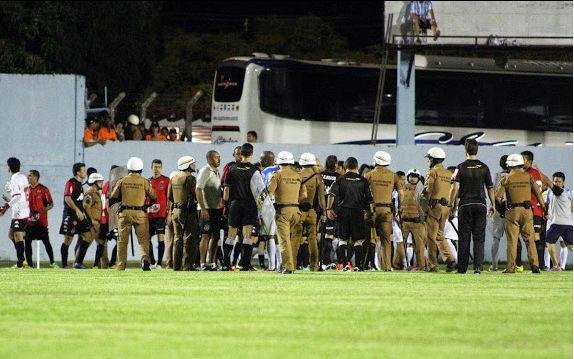 &Aacute;rbitro aponta brig&otilde;es em s&uacute;mula de jogo do Brasil de Pelotas 