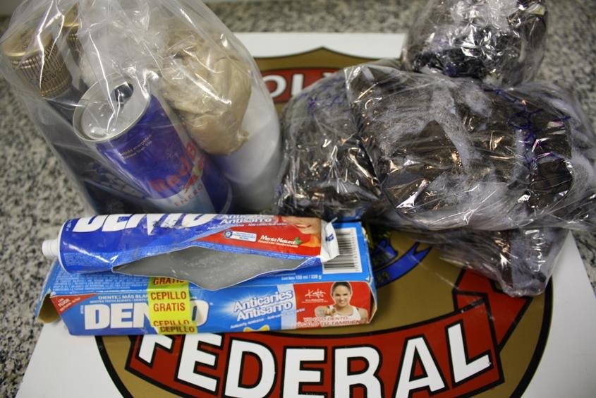 Al&eacute;m de droga em um tubo de creme dental e em duas latas de energ&eacute;tico