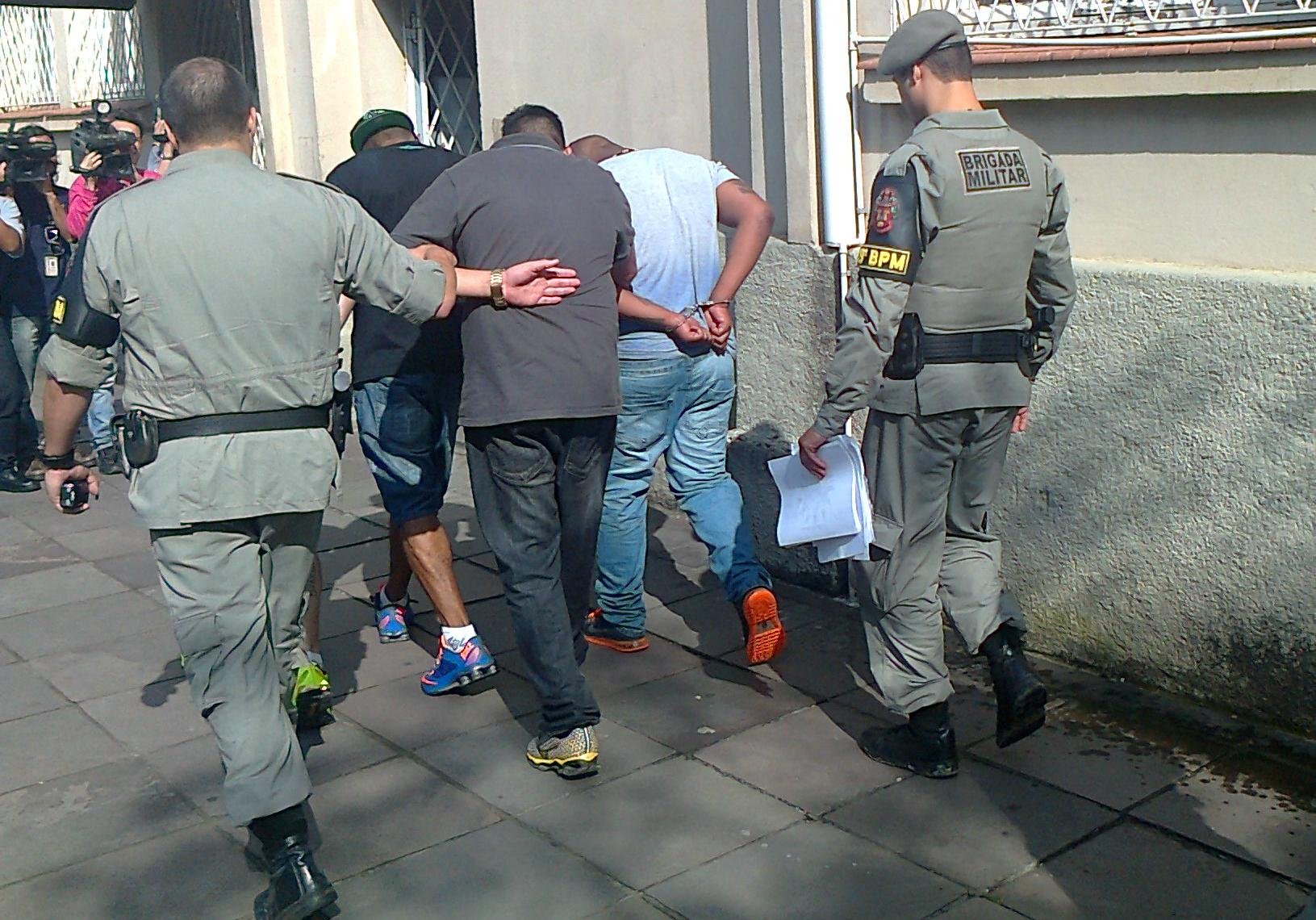 Pol&iacute;cia quer ouvir suspeitos que foram presos na manh&atilde; dessa segunda-feira