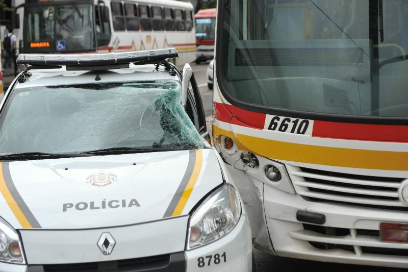 Colis&atilde;o ocorreu o cruzamento da avenida Assis Brasil com a rua Enes Bandeira, na zona Norte da Capital