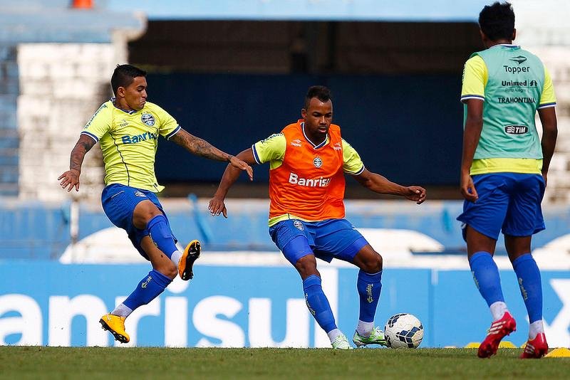 Gr&ecirc;mio treinou com port&otilde;es abertos nesta ter&ccedil;a