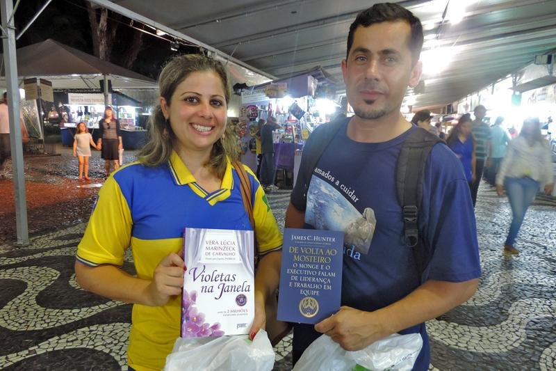 Maria do Carmo e Rudimar Duarte fizeram suas escolhas na Feira