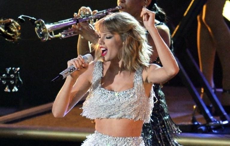 Al&eacute;m de bater recorde, Swift deu um golpe nos servi&ccedil;os de streaming