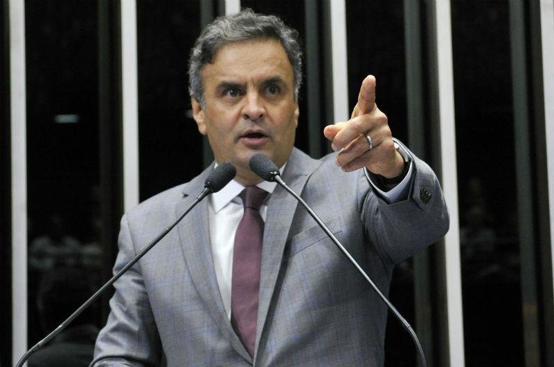 Senador A&eacute;cio Neves prometeu que o decreto &acute;bolivariano&acute; que regulamenta&ccedil;&atilde;o dos conselhos sociais ser&aacute; rejeitado 