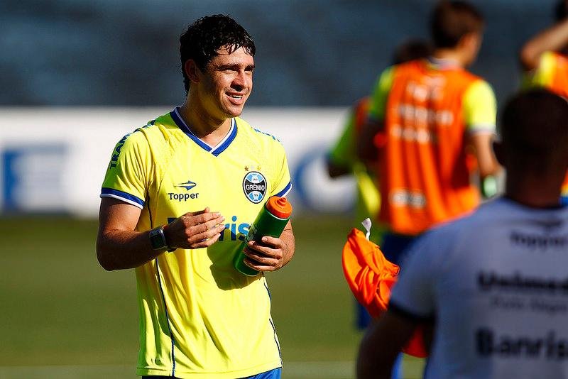 Giuliano &eacute; novidade entre os titulares em treino do Gr&ecirc;mio