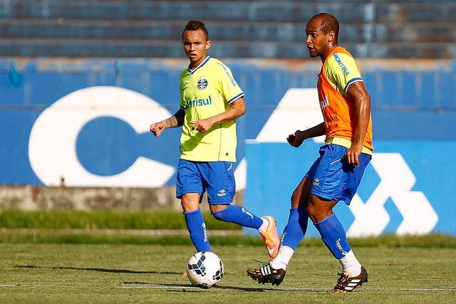 Fellipe Bastos revela cobran&ccedil;a interna para melhorar bolas paradas