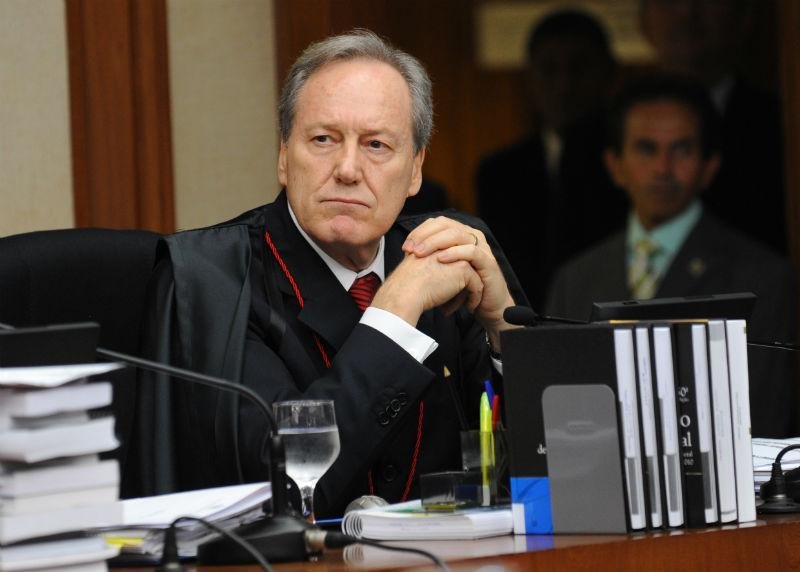 Lewandowski diz que hist&oacute;ria comprova independ&ecirc;ncia dos ministros do STF