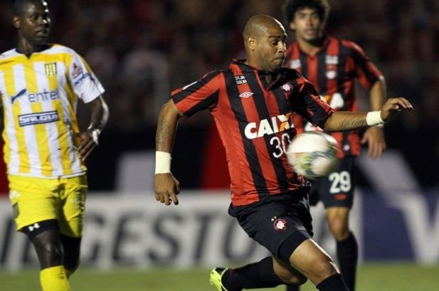 Atacante disputou a Libertadores deste ano pelo Atl&eacute;tico-PR