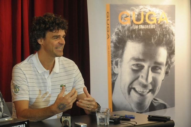 Guga falou sobre a liga&ccedil;&atilde;o com o Estado, por conta do t&eacute;cnico Larri Passos