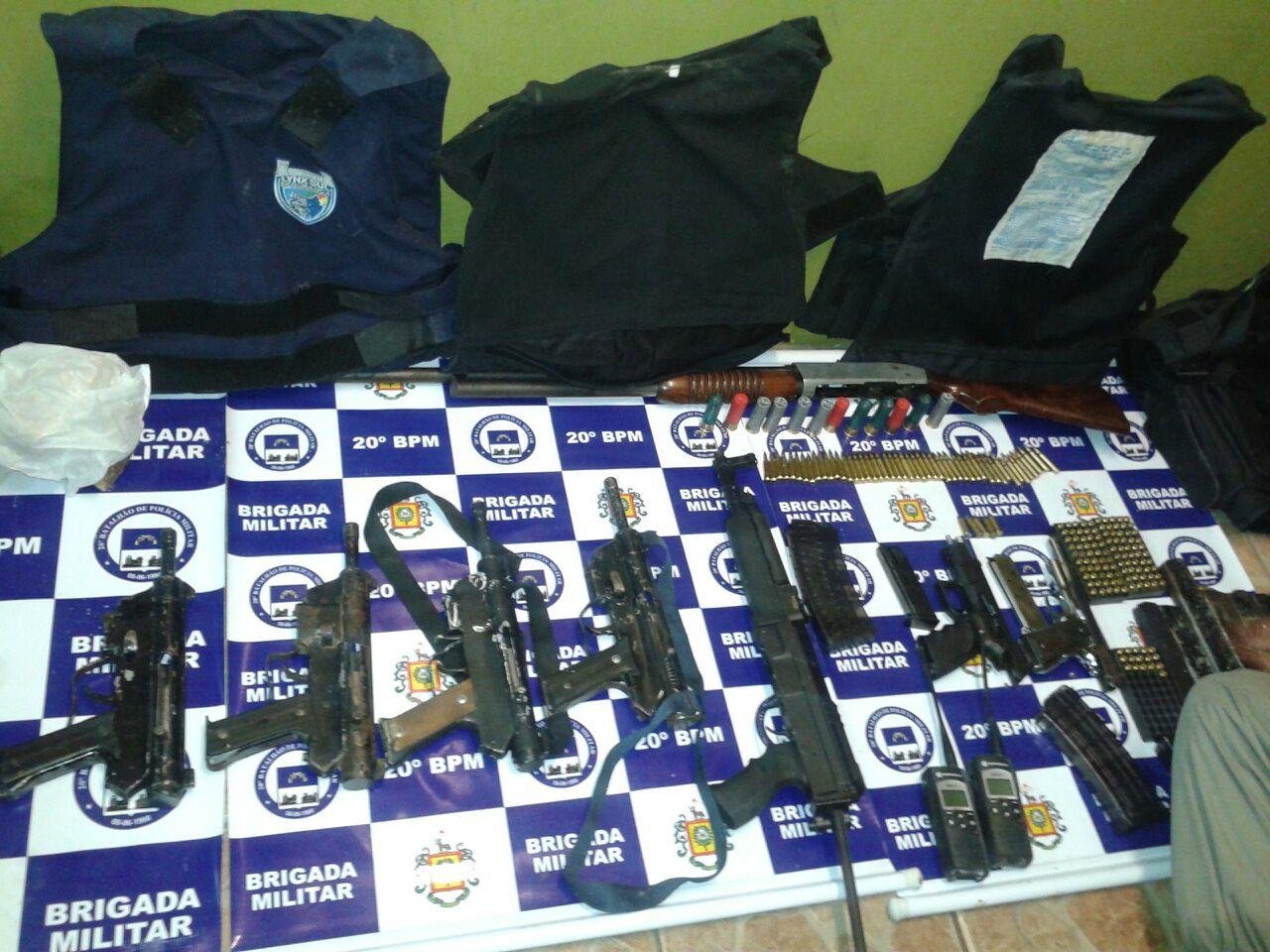 Metralhadoras, fuzis, uma espingarda e muni&ccedil;&atilde;o foram encontradas no bairro Mario Quintana