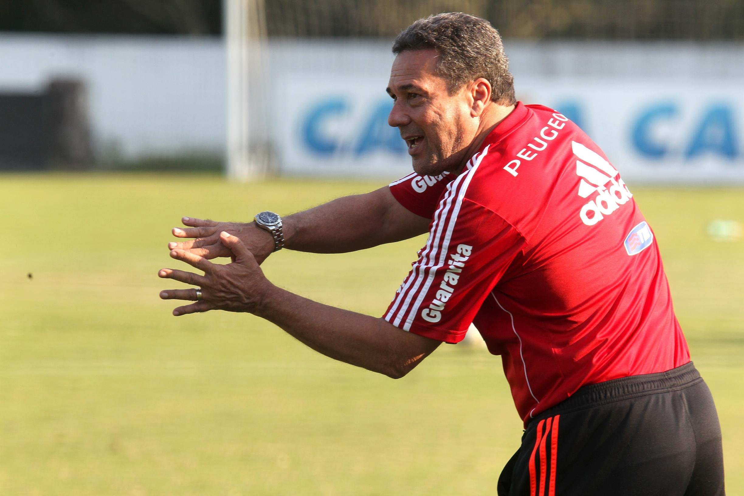 Elimina&ccedil;&atilde;o na Copa do Brasil acaba com pretens&otilde;es do Flamengo em 2014 