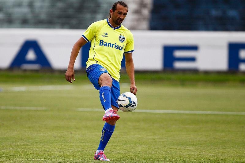 Barcos tem tr&ecirc;s gols em Gre-Nais, mas ainda busca sua primeira vit&oacute;ria no cl&aacute;ssico