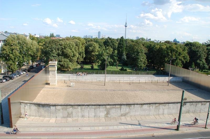 Bernauer Strasse documenta hoje como era a face mais feroz da divis&atilde;o do Muro