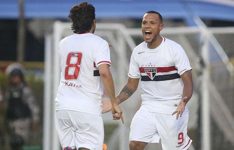 S&atilde;o Paulo venceu o Vit&oacute;ria por 2 a 1 