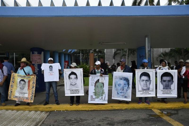 Protesto era pelo desaparecimento de 43 estudantes supostamente assassinados 