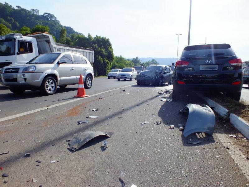 Brigada Militar alerta para motoristas evitarem os arredores do acidente
