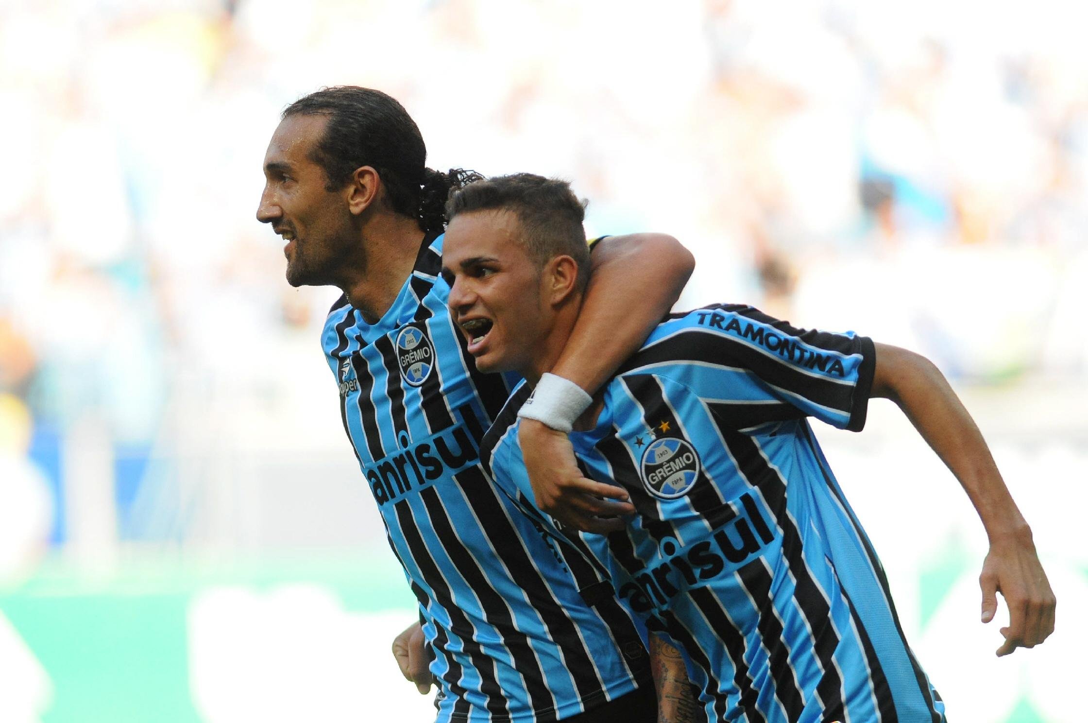 Gr&ecirc;mio deposita premia&ccedil;&atilde;o antes do Gre-Nal 