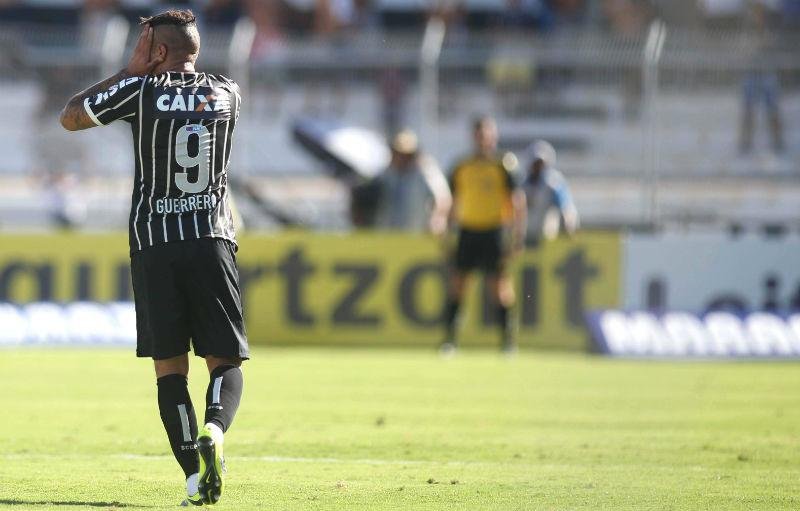 Perman&ecirc;ncia de Guerrero e vinda de Cristian esbarram na falta de dinheiro 