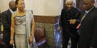 Viúva de Mandela diz que ainda sente falta do marido