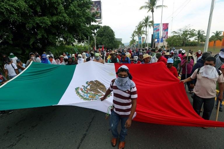 Mexicanos protestam pelo desaparecimento dos 43 estudantes