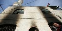 Colonos israelenses incendeiam mesquita na Cisjordânia 