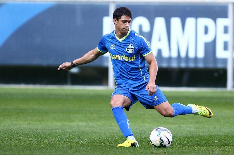 Giuliano ignora problema no p&uacute;bis para ajudar Gr&ecirc;mio no Brasileir&atilde;o 