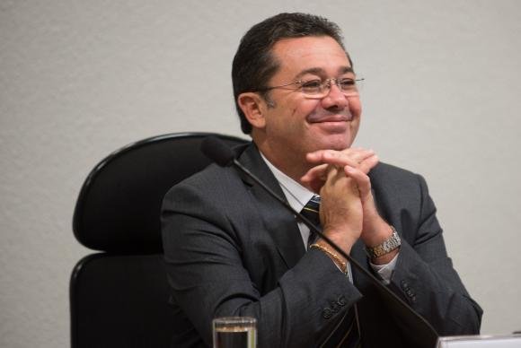 Vital do R&ecirc;go foi obrigado a encerrar sess&atilde;o prevista para esta quarta