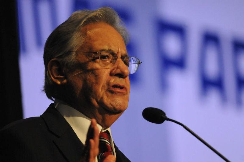 Agora &eacute; Dilma quem est&aacute; quebrando o Pa&iacute;s, diz Fernando Henrique