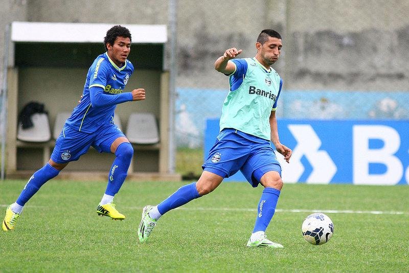 Al&aacute;n Ruiz treinou no time titular nesta quarta