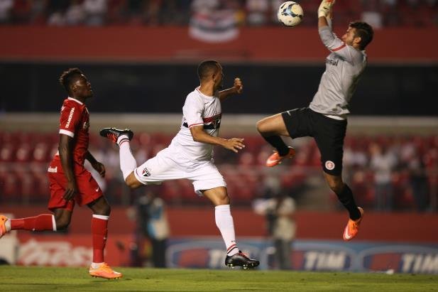 Dida contribuiu muito para meu amadurecimento, revela Alisson 