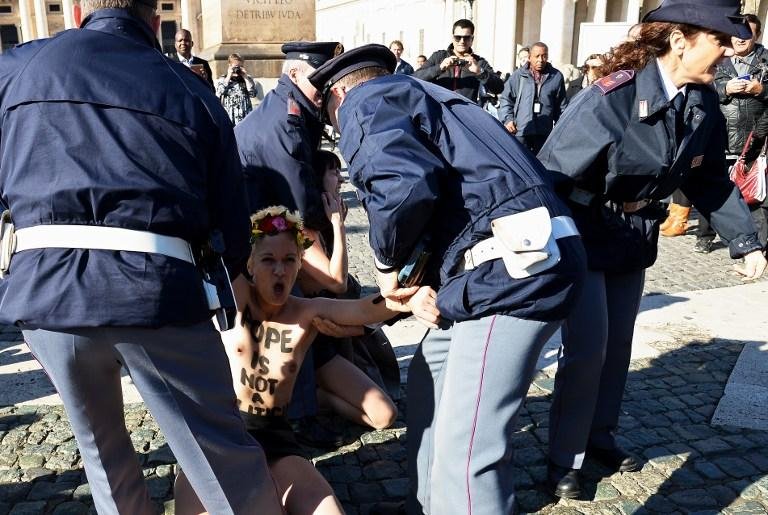 Integrantes do Femen protestam contra visita do Papa a Estrasburgo 