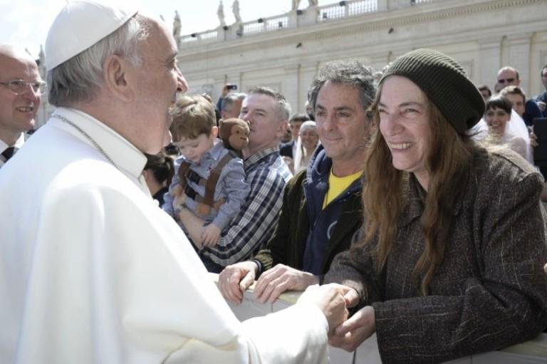 Papa Francisco e Patti Smith se conheceram no ano passado, na Pra&ccedil;a de S&atilde;o Pedro