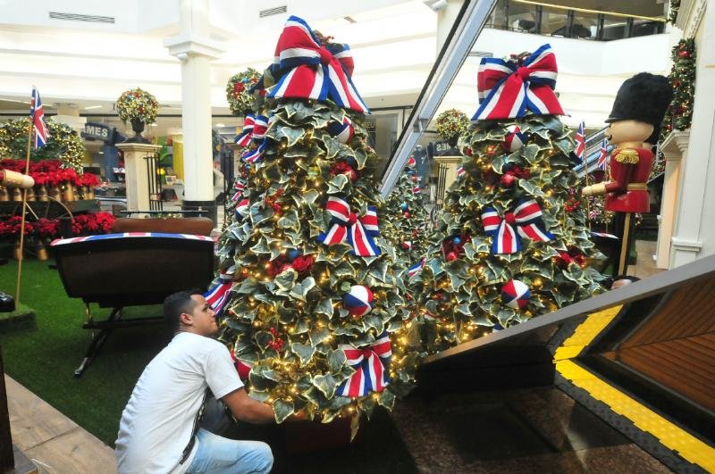 Colorido de Natal atrai crian&ccedil;as e adultos