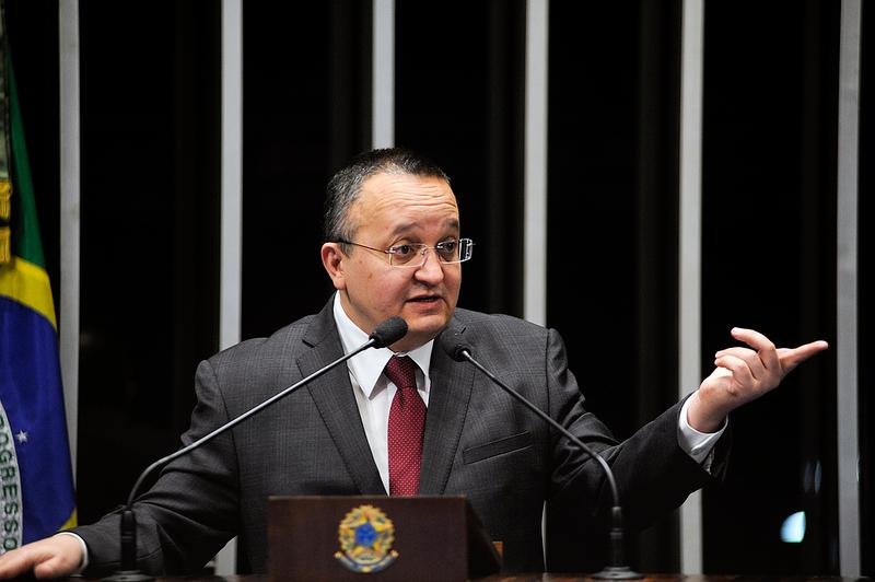Senador Pedro Taques (PDT-MT) quer uma CPI da Petrobras que investigue de "verdade"