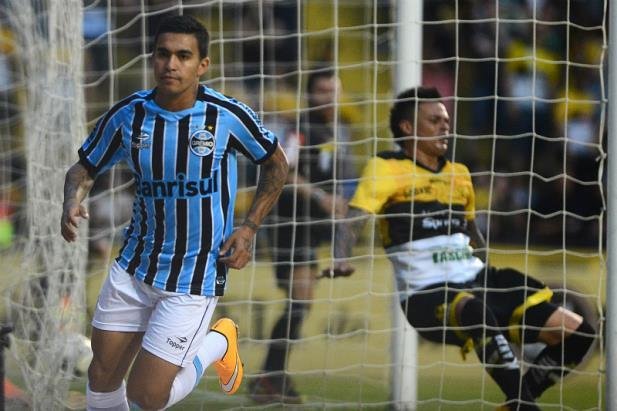 &Aacute;rbitro citou objeto atirado no gramado em Crici&uacute;ma