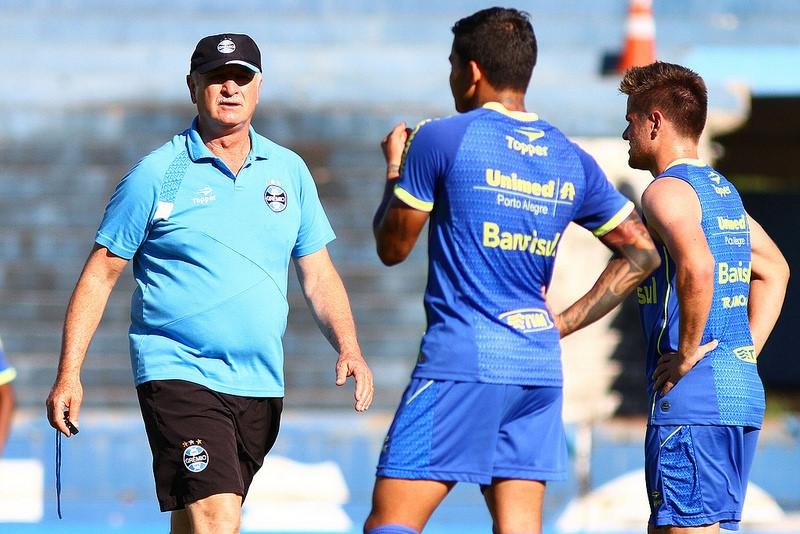 Felip&atilde;o preparou Gr&ecirc;mio para jogar com um a menos em caso de expuls&atilde;o