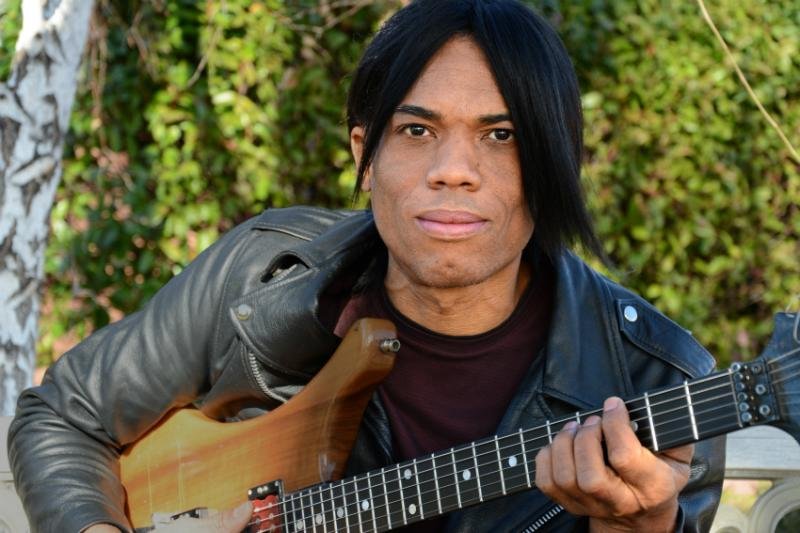 Stanley Jordan vai ministrar um workshop e se apresenta no s&aacute;bado no parque Get&uacute;lio Vargas