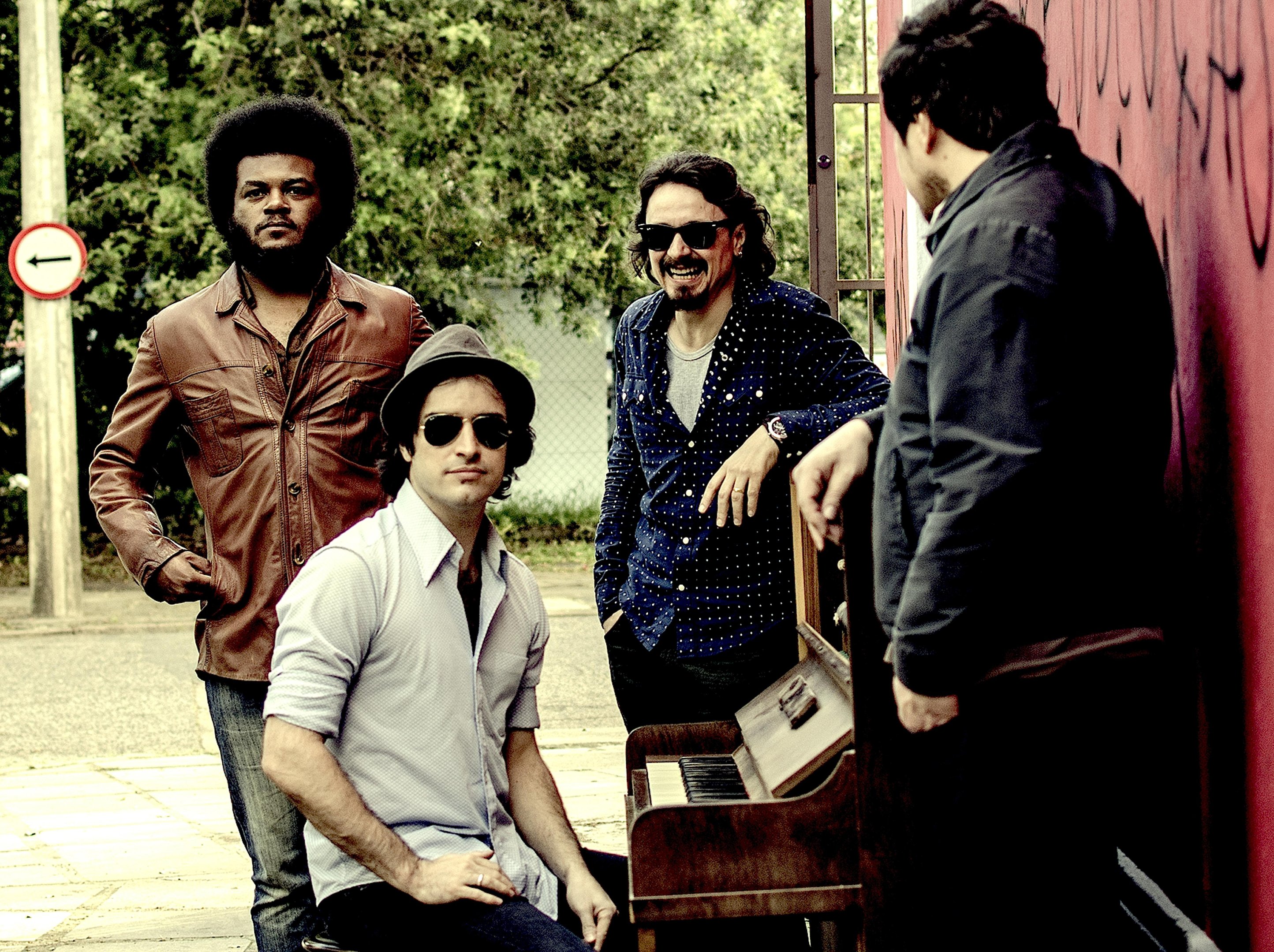 Luciano Le&atilde;es e convidados tocam &agrave;s 20h em Porto Alegre