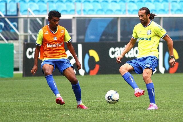 Barcos pede atitude e sugere press&atilde;o do Gr&ecirc;mio contra Cruzeiro 