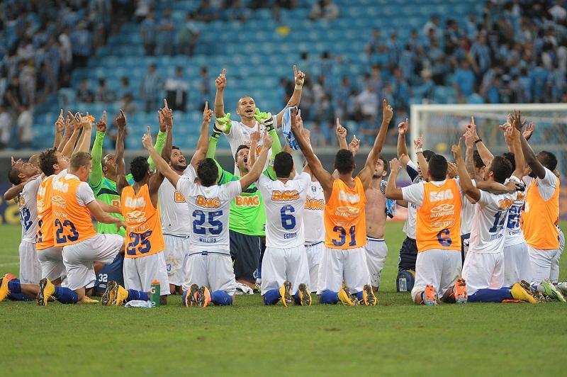Jogadores do Cruzeiro comemoraram o resultado, que deixou o t&iacute;tulo do Brasileir&atilde;o ainda mais pr&oacute;ximo
