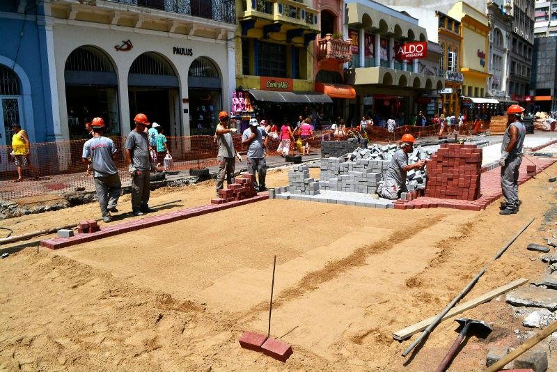 Rua Jos&eacute; Montaury ser&aacute; aberta para o tr&aacute;fego lento de ve&iacute;culos
