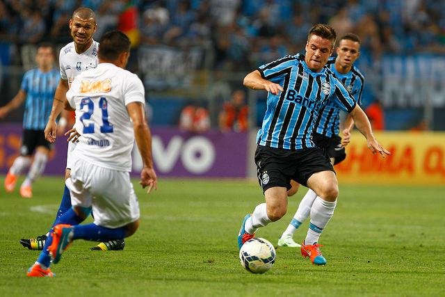 Ramiro deve ser lateral-direito contra Corinthians 
